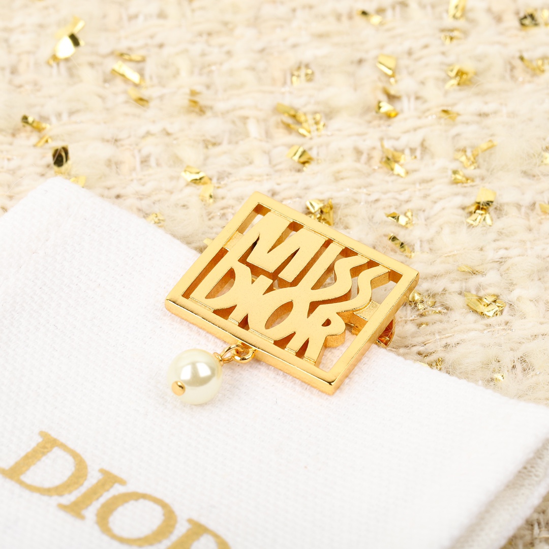 Dior hollow letter square card hanging bead brooch