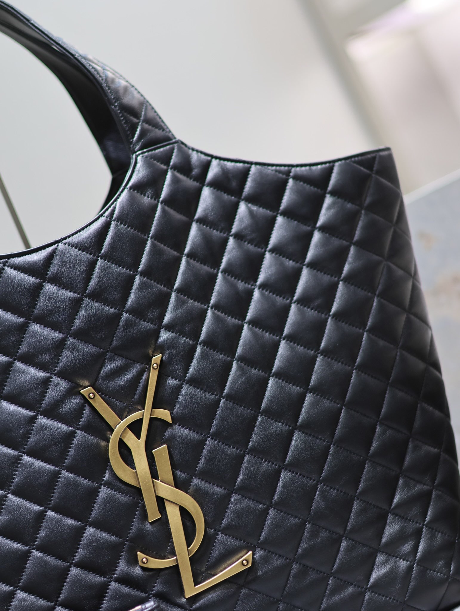 Yves Saint Laurent ICARE bag 698651