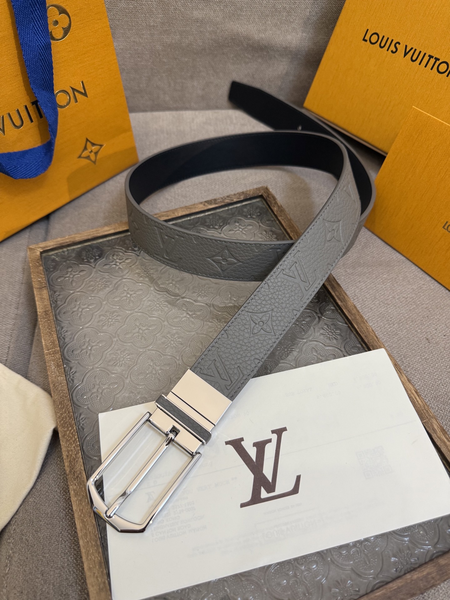 Louis Vuitton embossed cowhide double-sided men's belt, 3.5cm wide