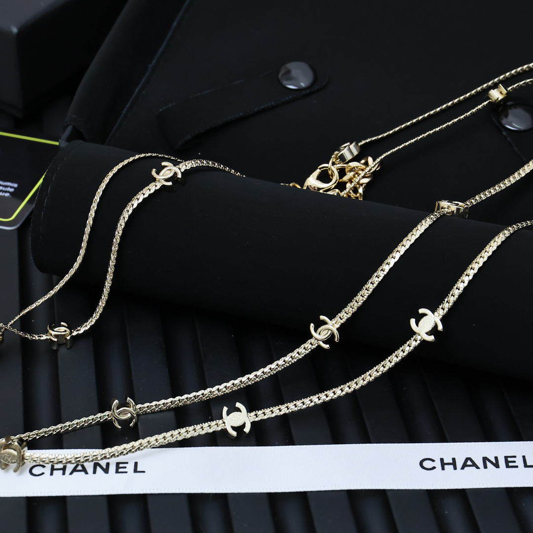 Chanel 24B snake bone chain 15 flower necklace