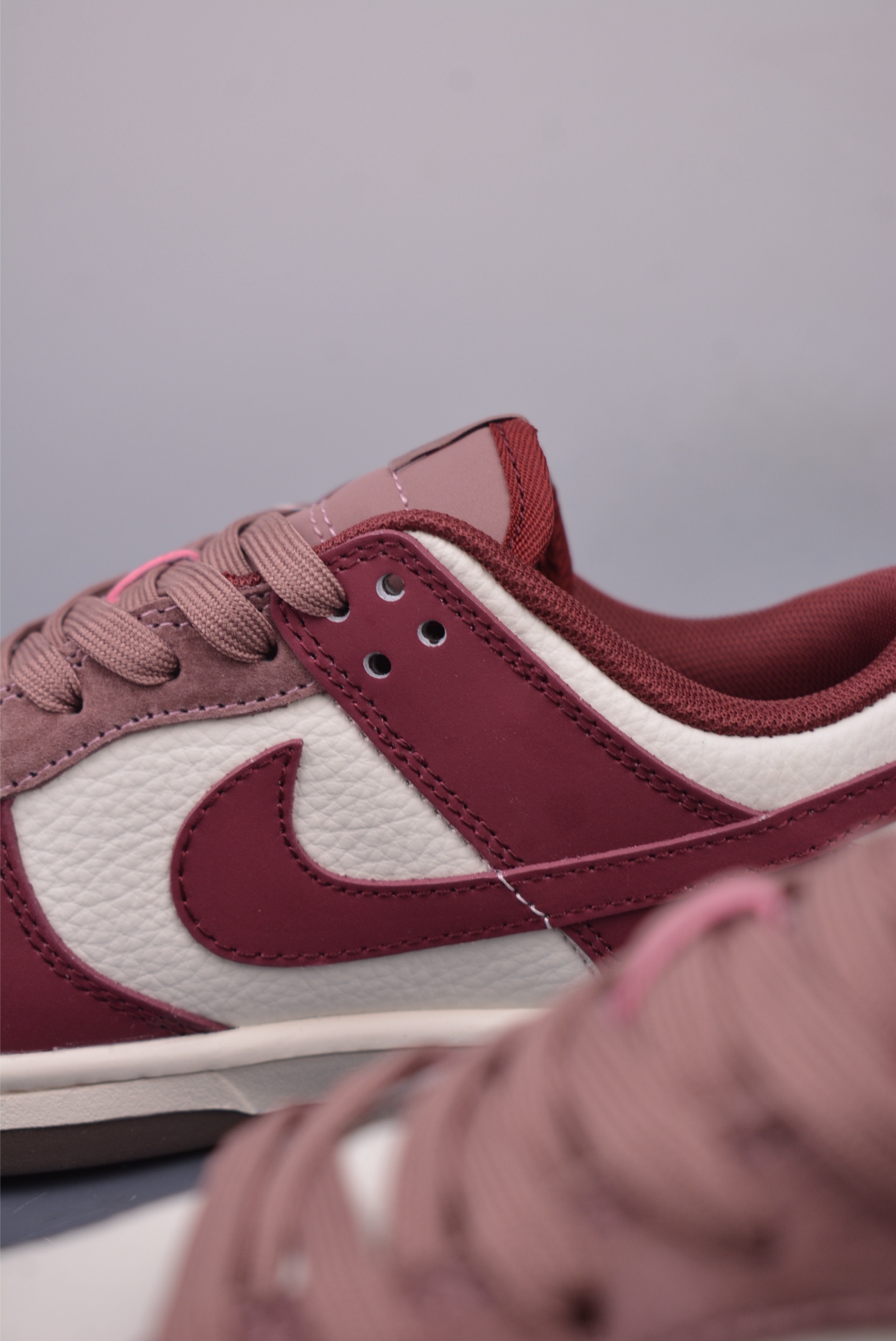 Gucci x Nike SB Dunk Low sneakers Wine Red and White XD1588-208