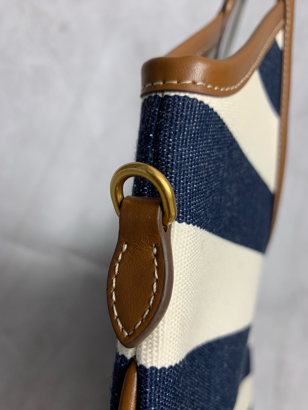 Miu Miu Vertical Tote Bag 5BG231