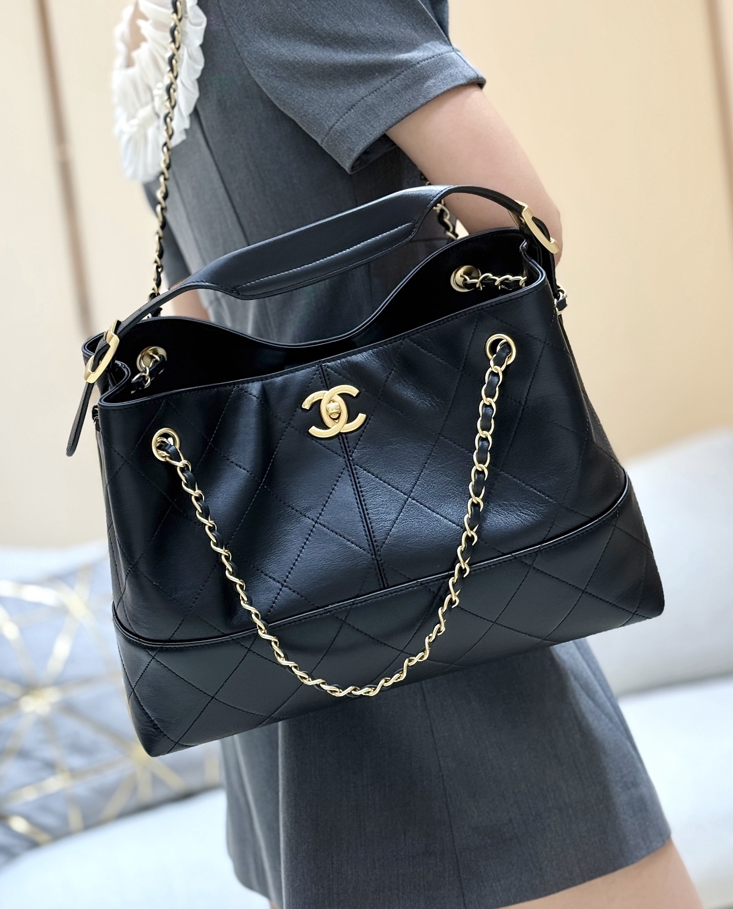 Chanel 25A High-end Handicraft Workshop Suede Colorblock Hobo AS5634 00158