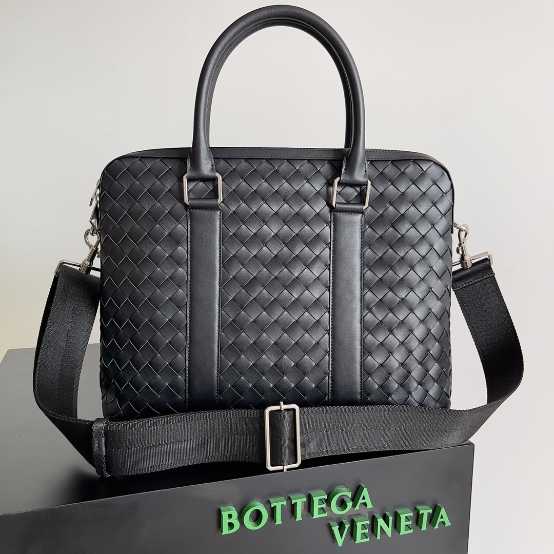 Bottega Veneta Men's Briefcase 690702
