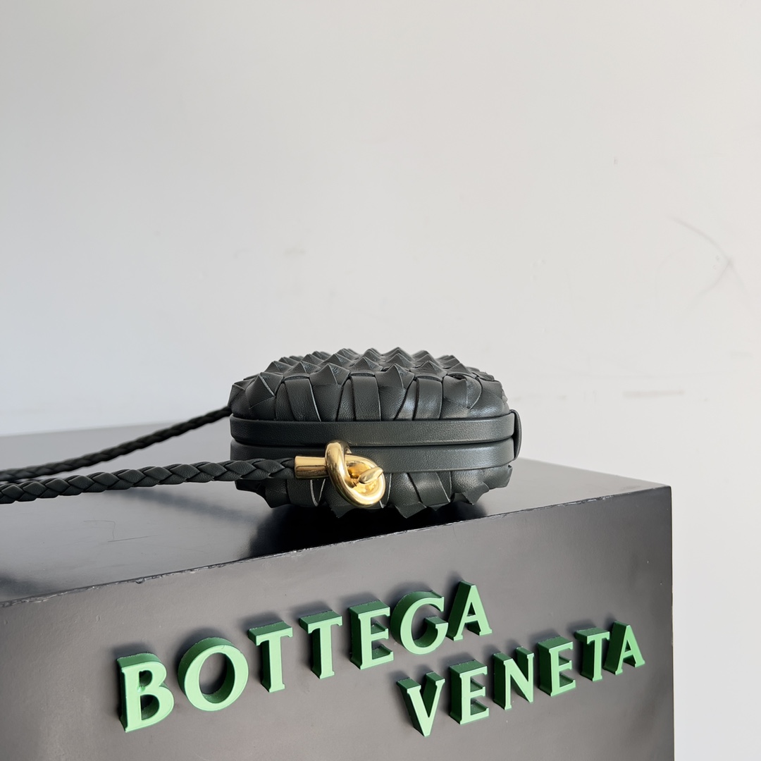 Bottega Veneta Knot woven evening bag 717623