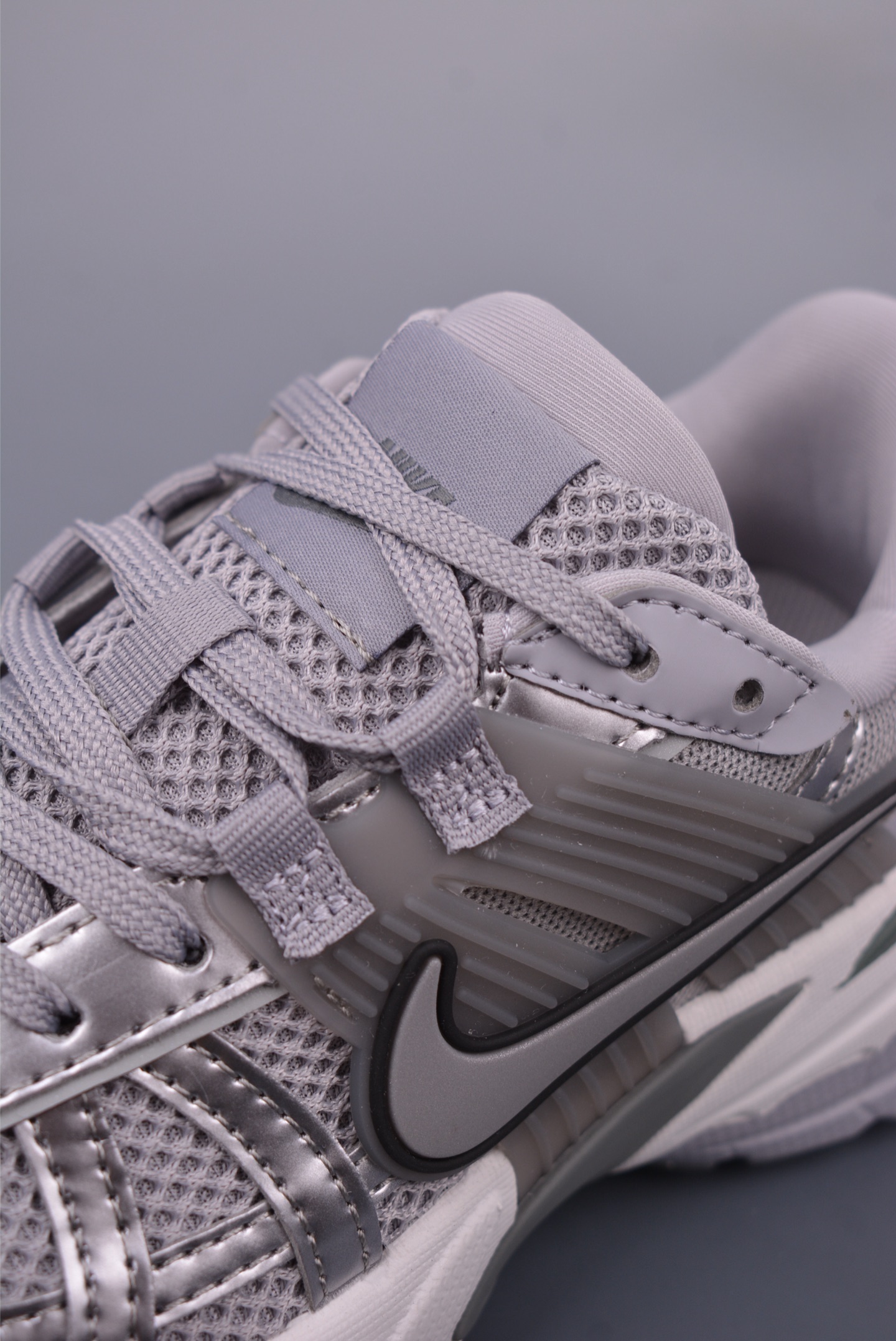 Nike Wmns V2K Runtekk Low 