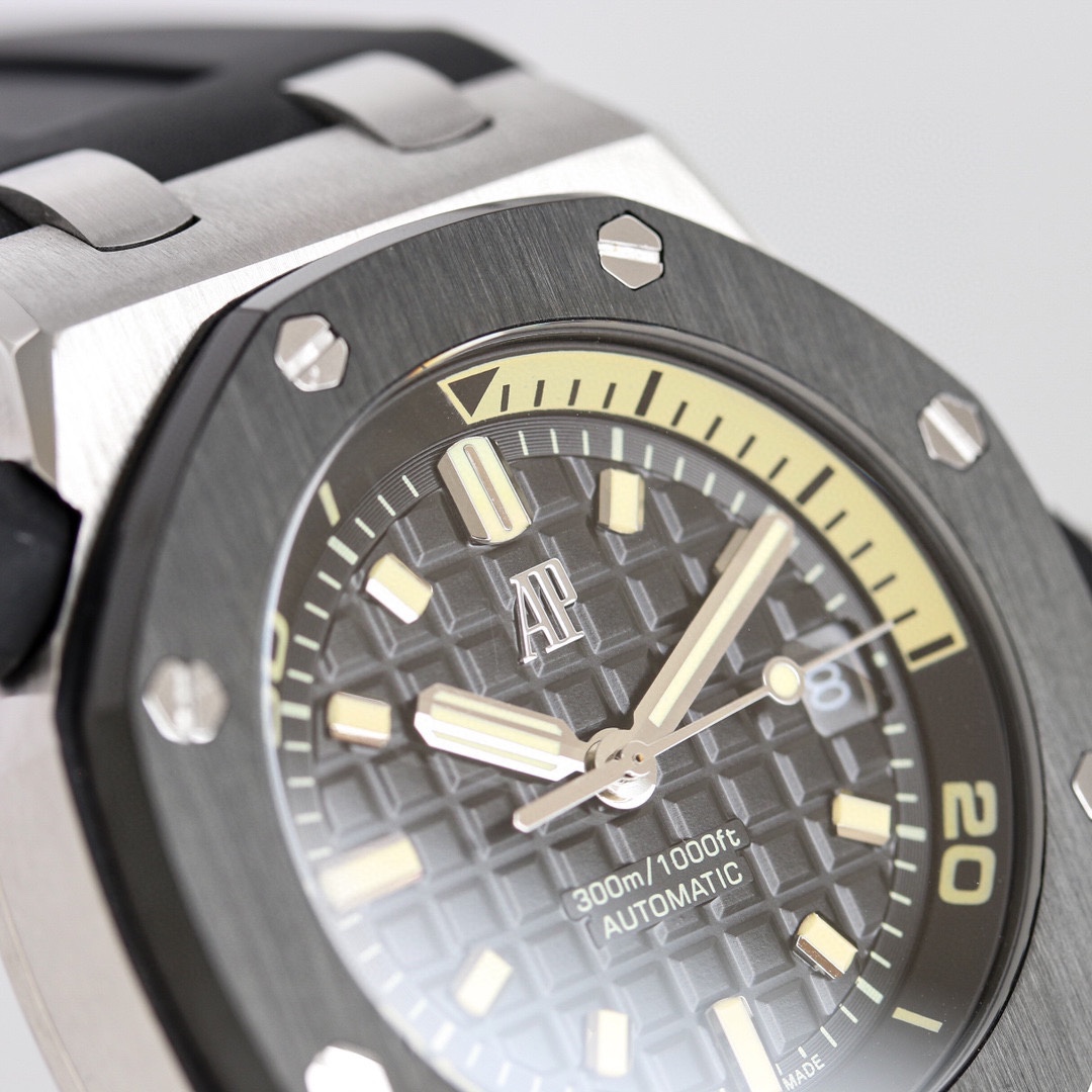Audemars Piguet Royal Oak Offshore Series 15720CN.OO.A002CA.01