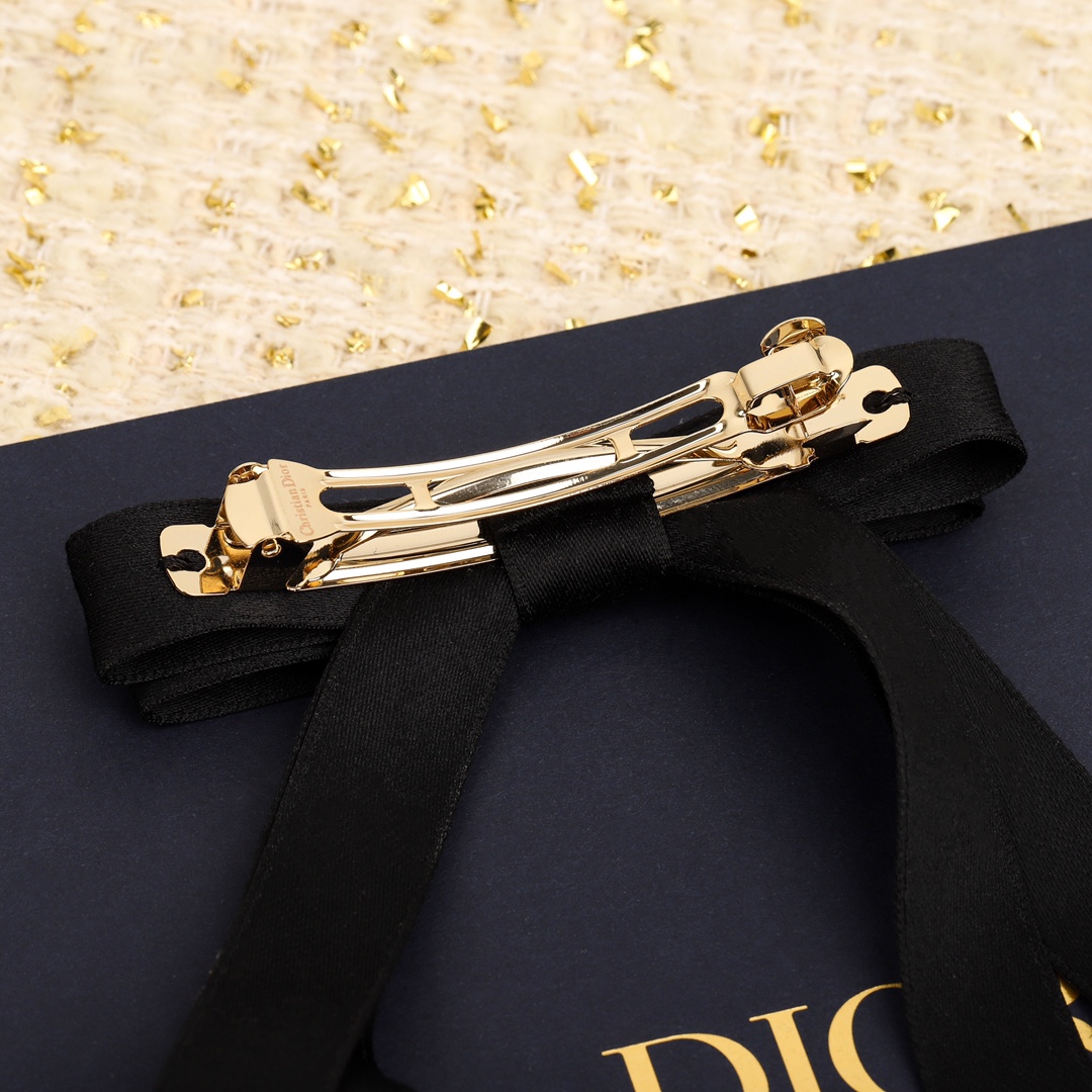 Dior Bow CD Letter Hairpin