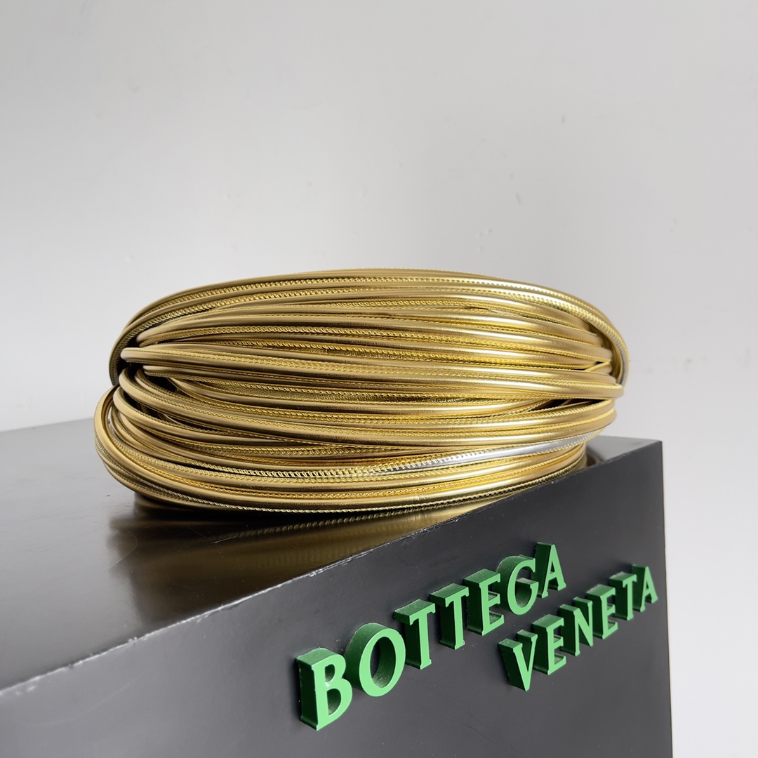 Bottega Veneta tubular leather jodie handbag 755540