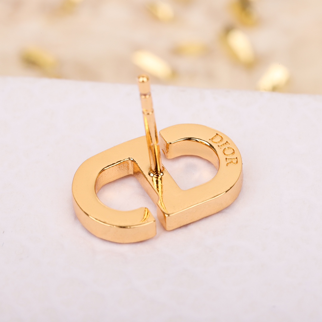 Dior CD letter pearl earrings