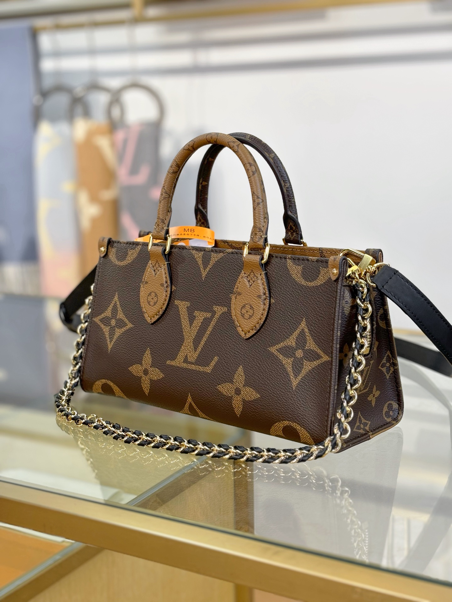 Louis Vuitton ONTHEGO EAST WEST CHAIN ​​Handbag M14236