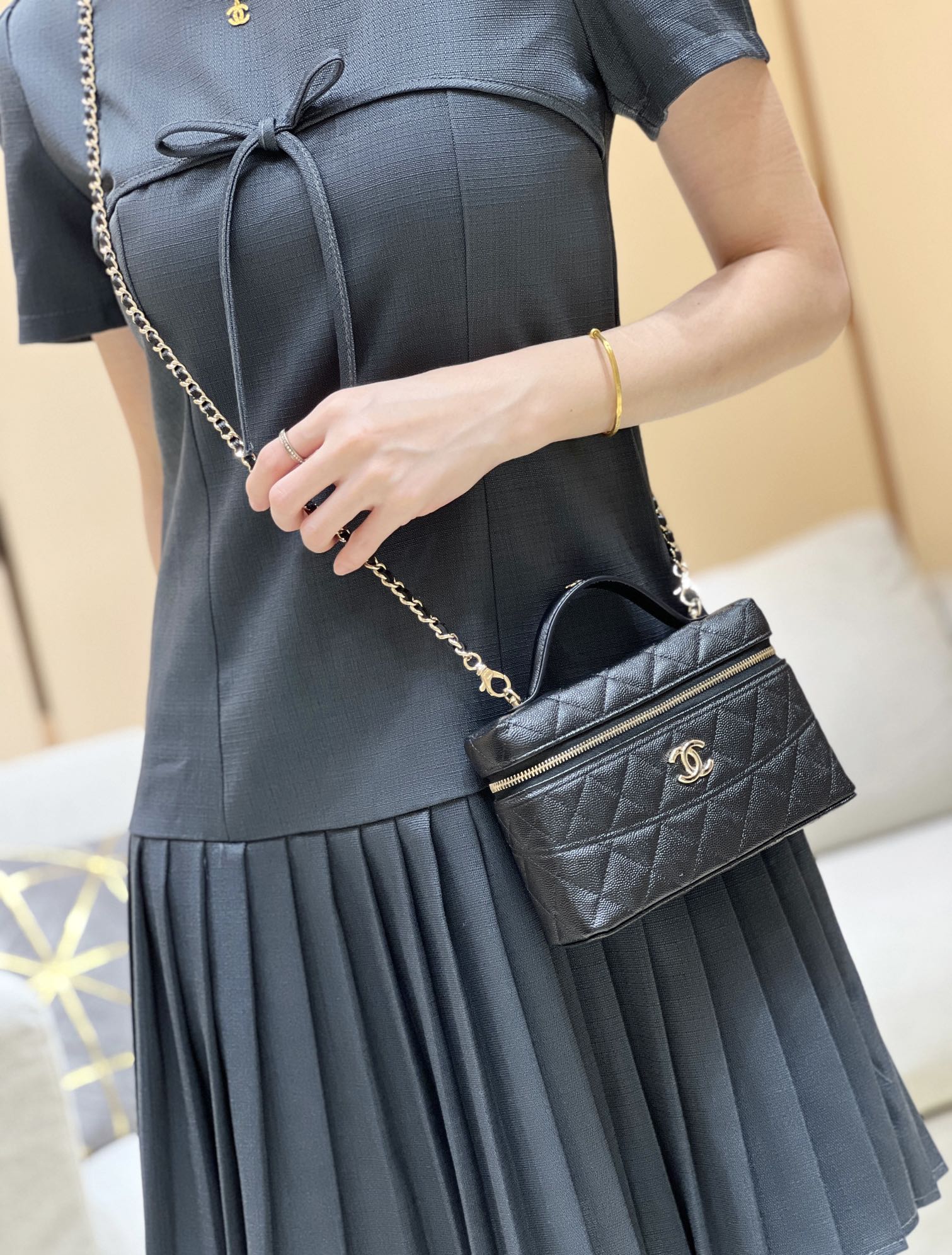 Chanel 25C Early Spring Series Handle Box Bag AP4407