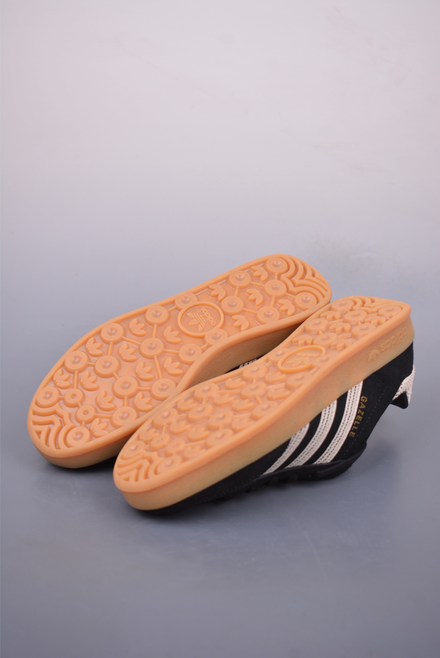 Adidas Gazelle Indoor Trainers Sneakers Black, Beige and White Weave JI2755