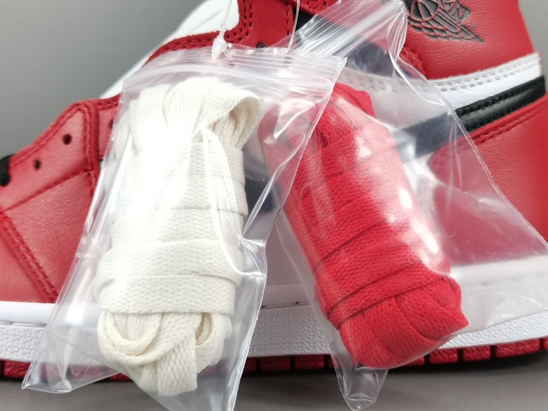 Nike Air Jordan 1 High Retro OGChicago 555088-101