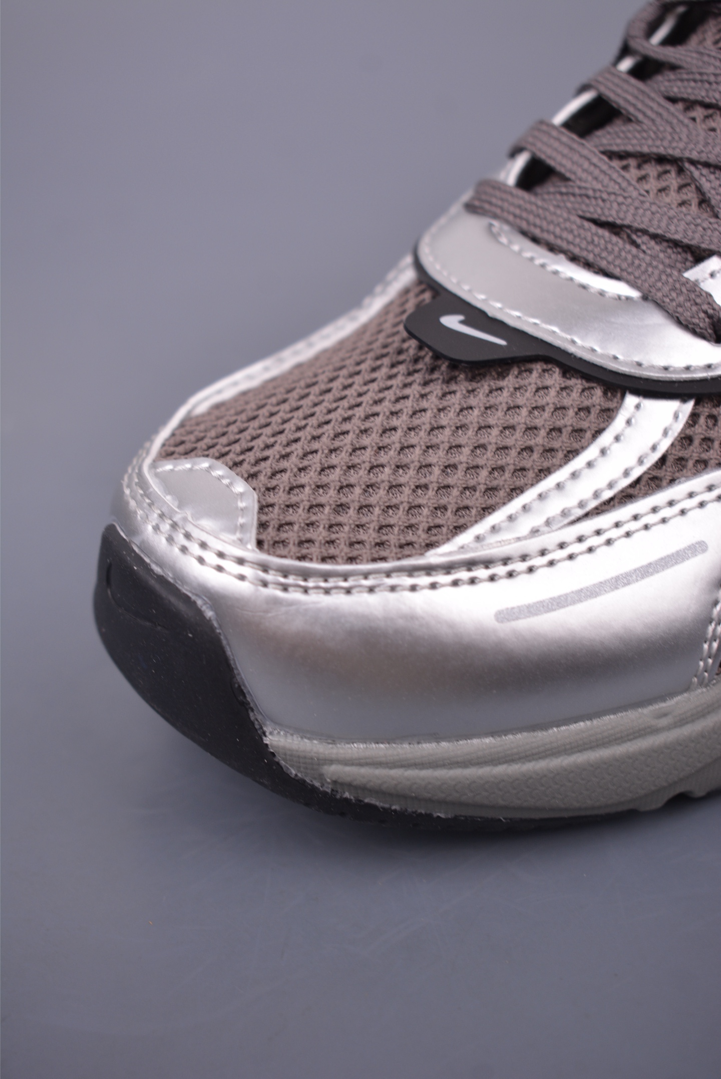 Nike Wmns V2K Runtekk Low running shoes Silver Dark Gray HQ1678-200