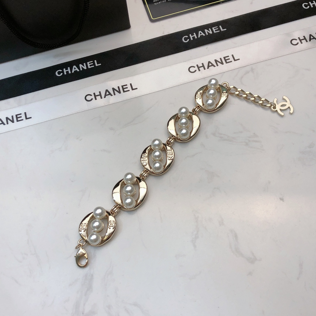 Chanel pearl bracelet