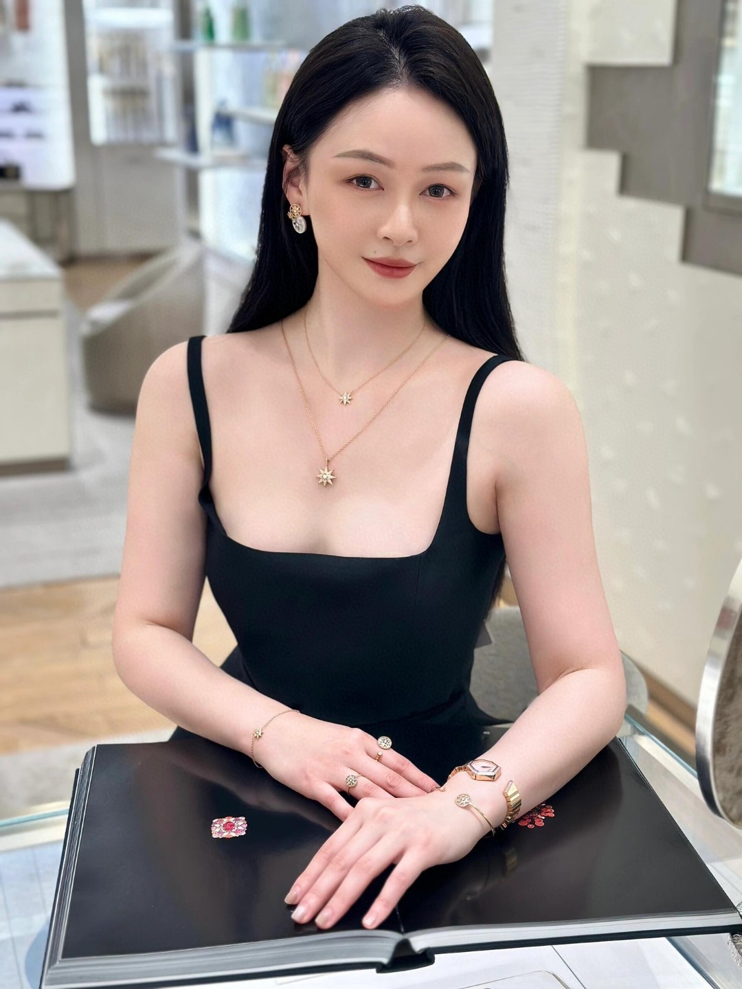 Dior diamond eight-pointed star necklace