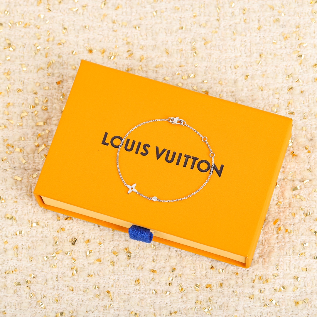 Louis Vuitton Four Leaf Clover Simple Bracelet