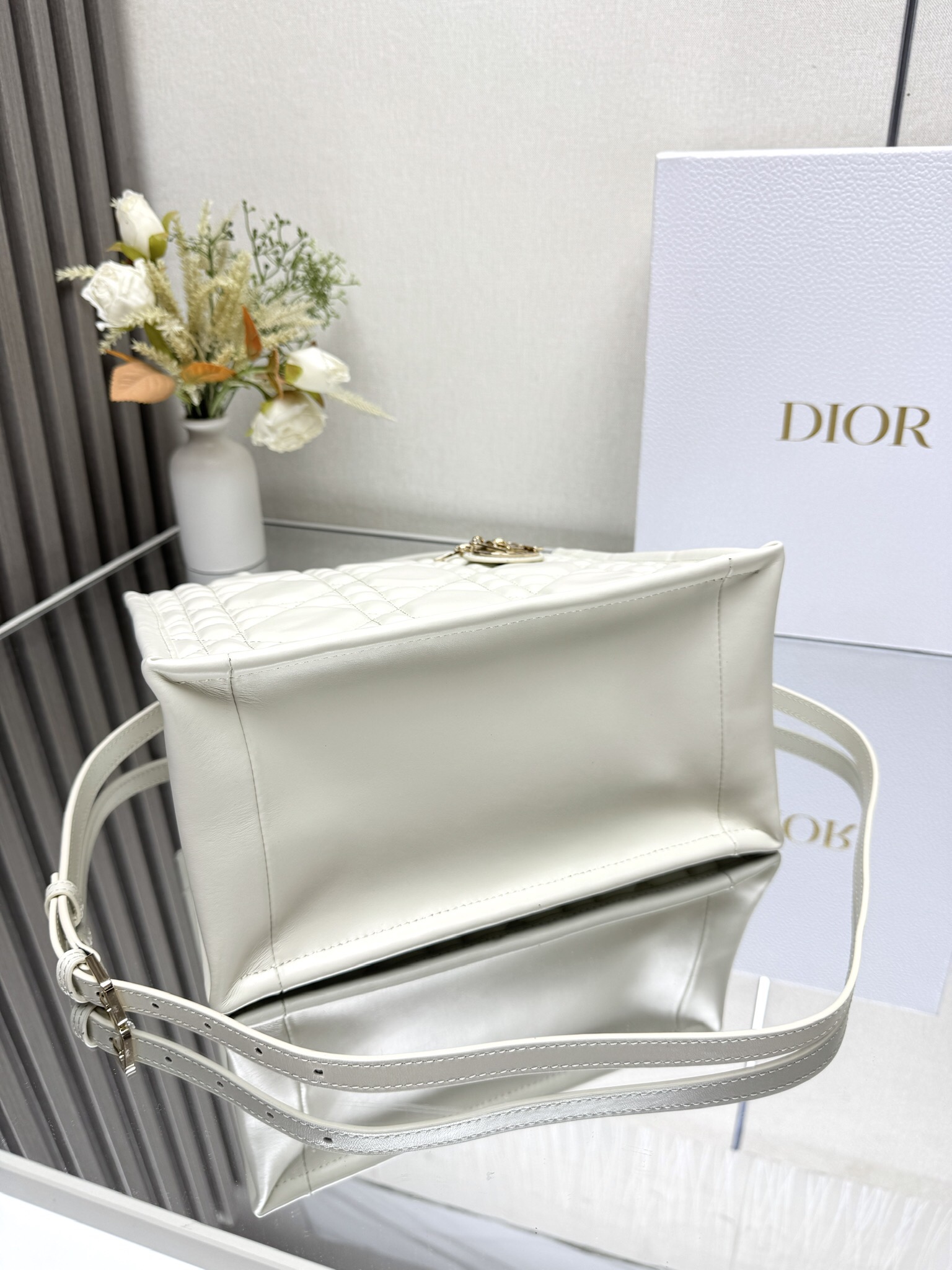 Dior BOOK TOTE handbag M1325