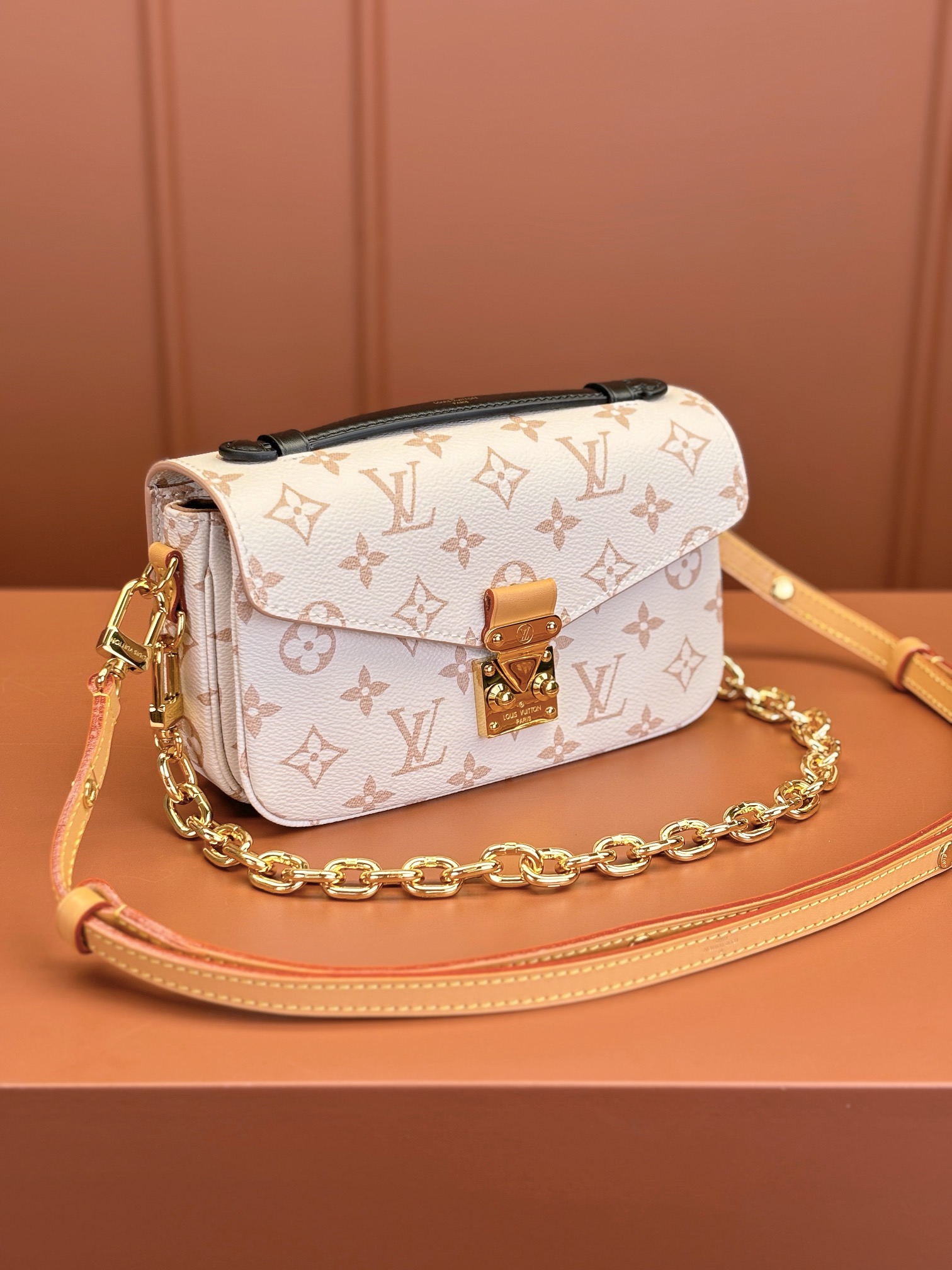 Louis Vuitton POCHETTE MÉTIS EAST WEST Bag M46914