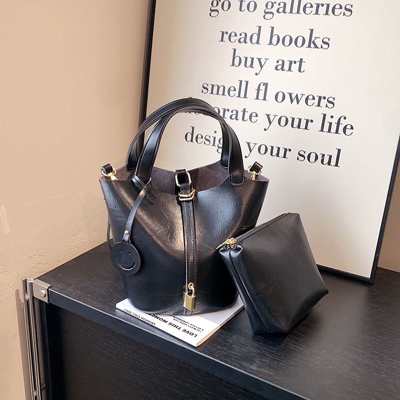Large Capacity Cowhide Bucket Bag