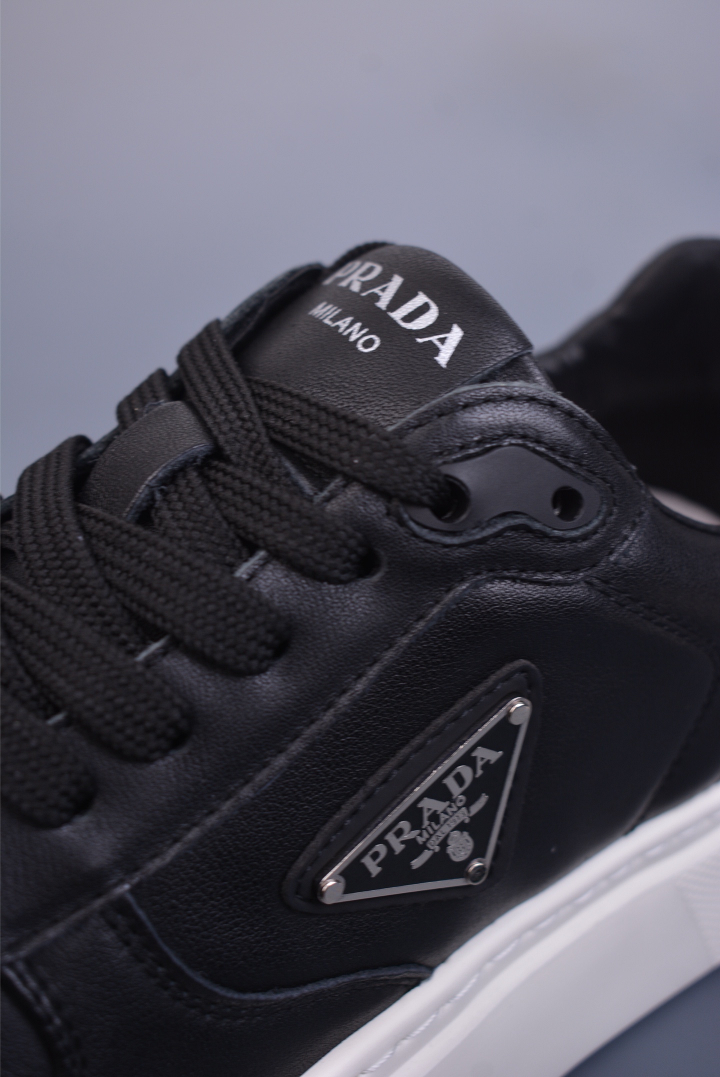 Prada PRAX 01 Triangle Logo Leather Sneakers Triangle Series Sports Shoes Black and White 3D968M