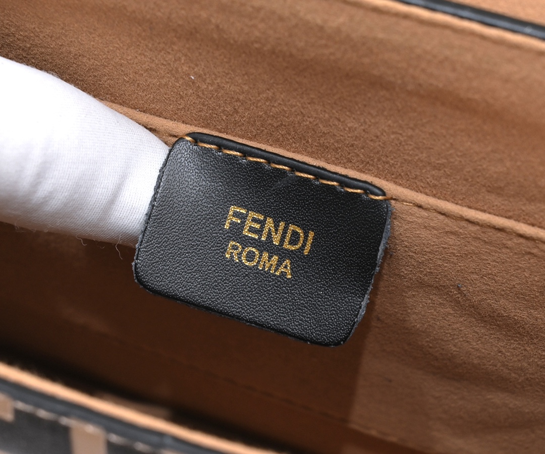 FENDI FF Logo Mania handbag 8806
