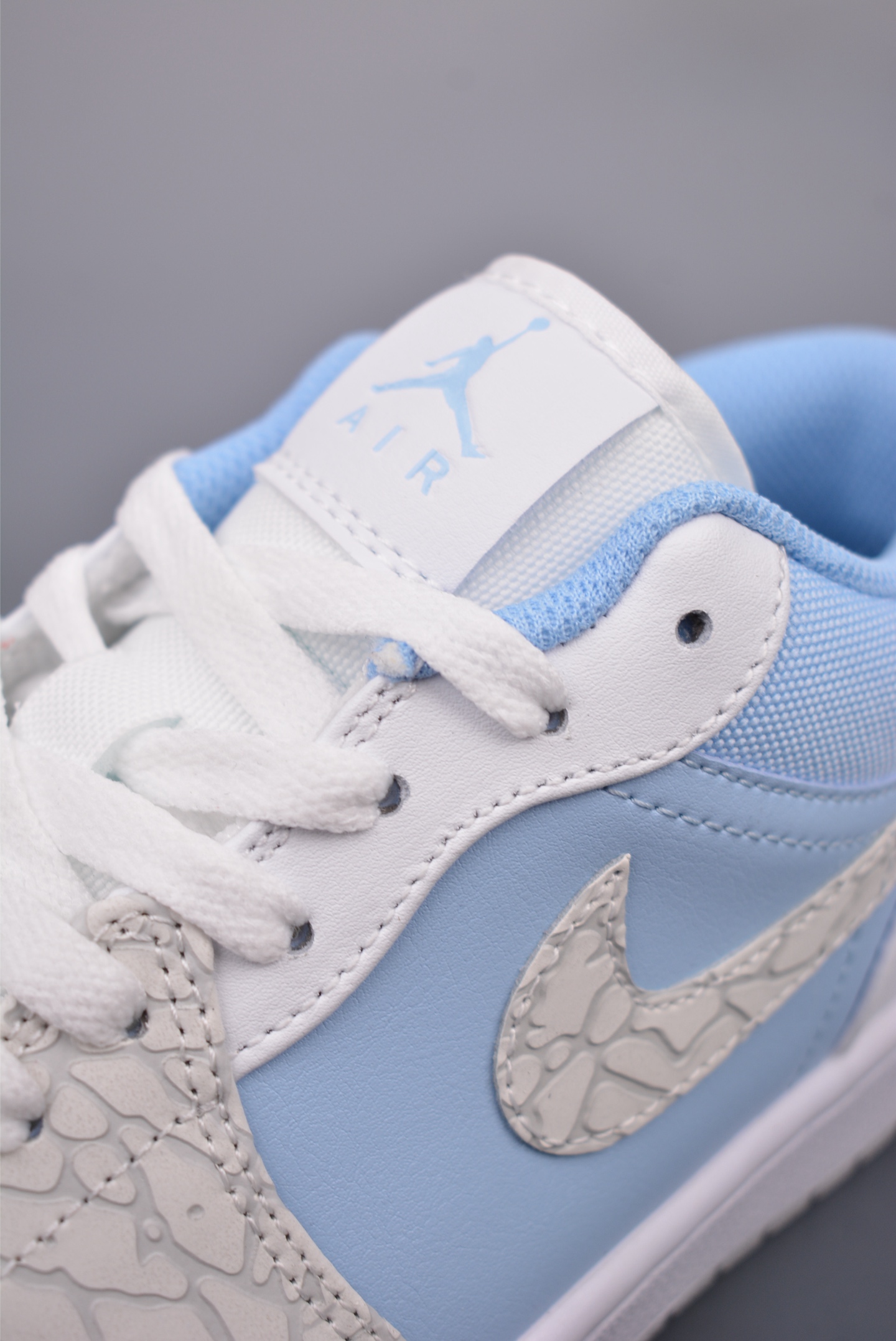 Nike Wmns Air Jordan 1 Low GS White Blue Burst IB7692-400