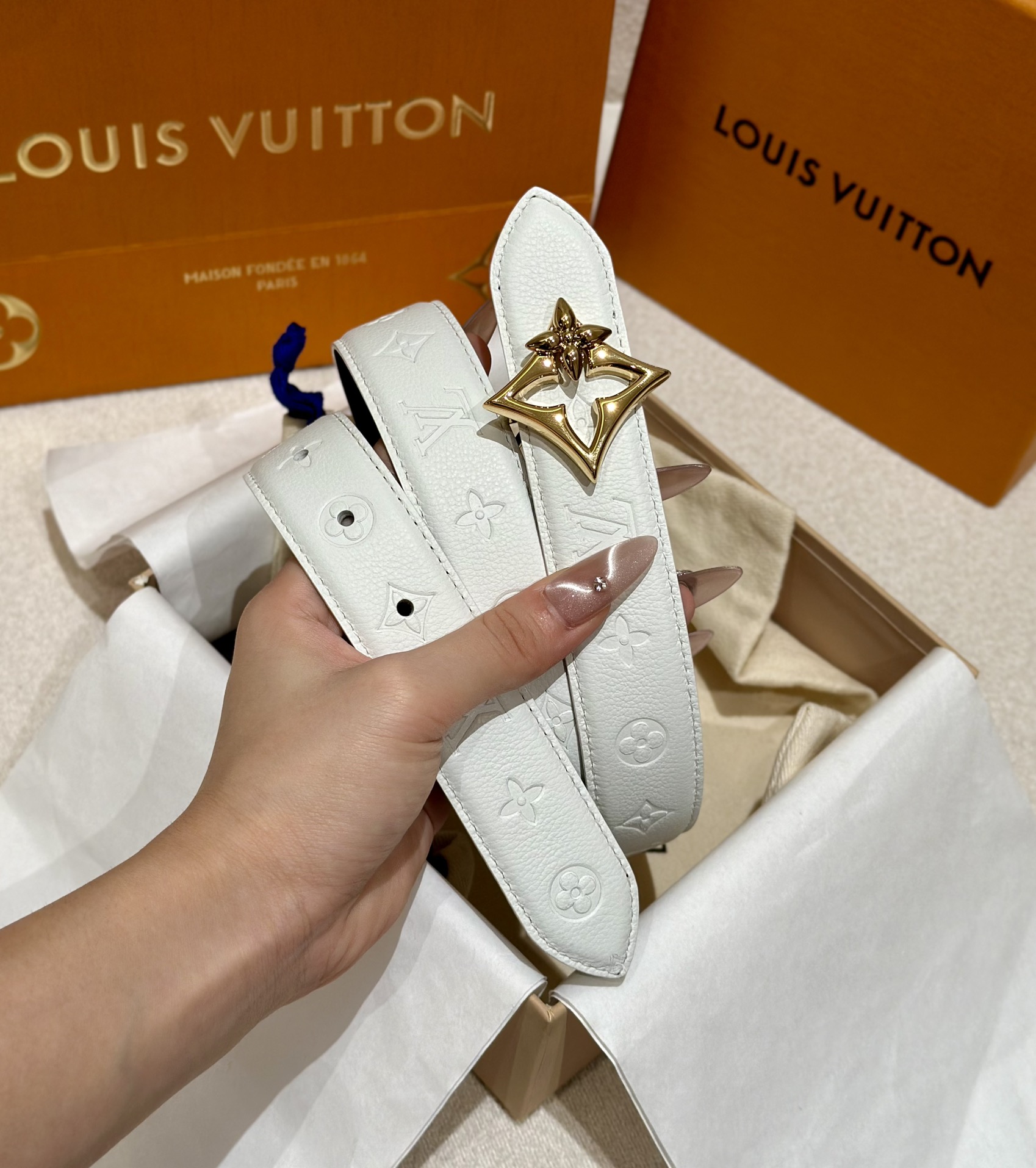 Louis Vuitton embossed double-faced cowhide belt, 3cm wide