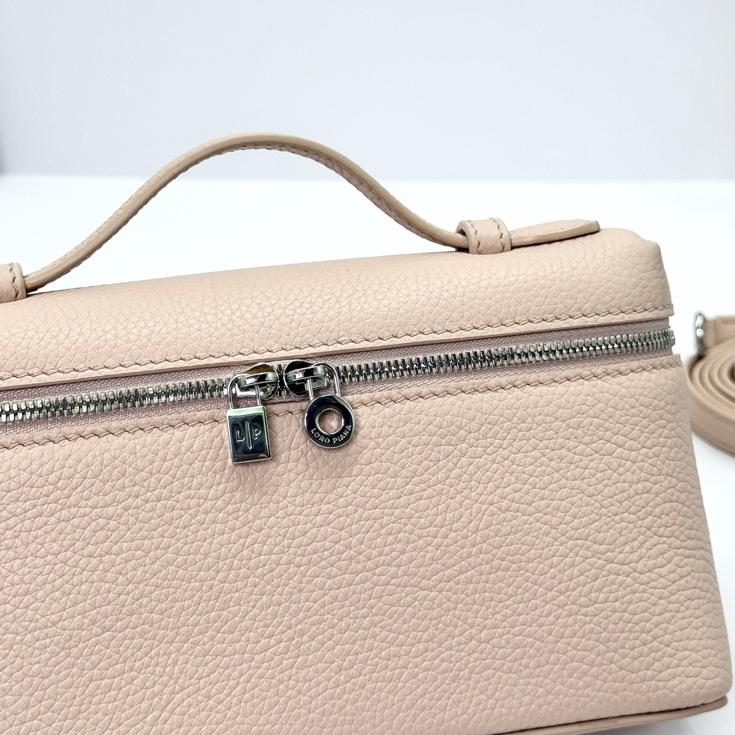 Loro Piana Extra poet L19 Clutch FAI8393