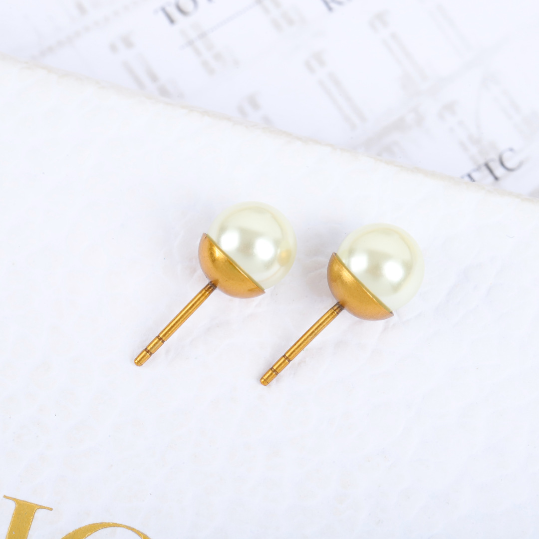 Dior CD letter pearl earrings