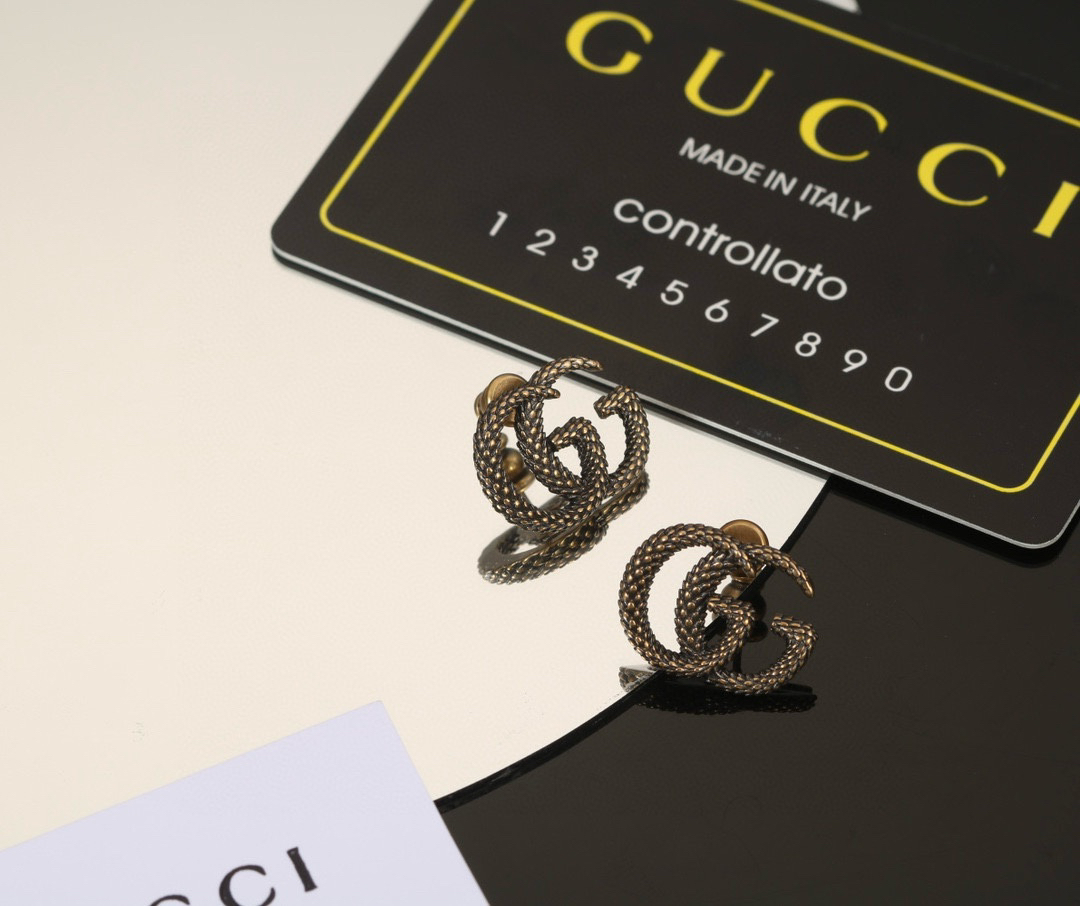 GUCCi classic letter earrings