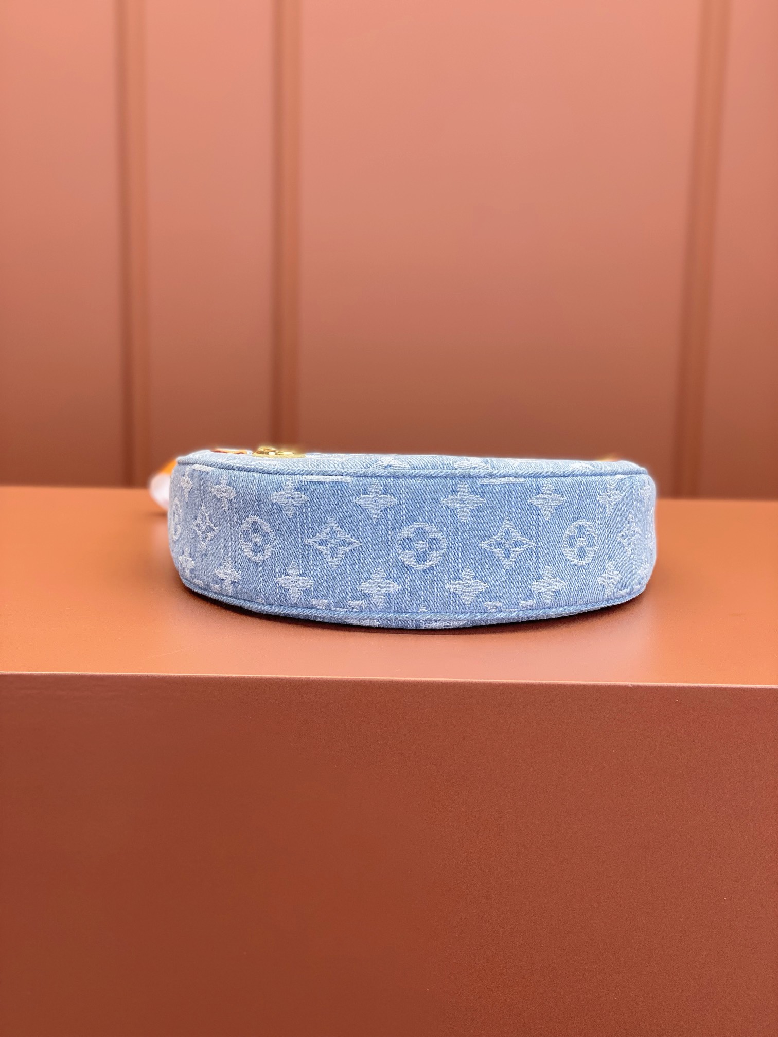 Louis Vuitton LOOP Handbag M24846