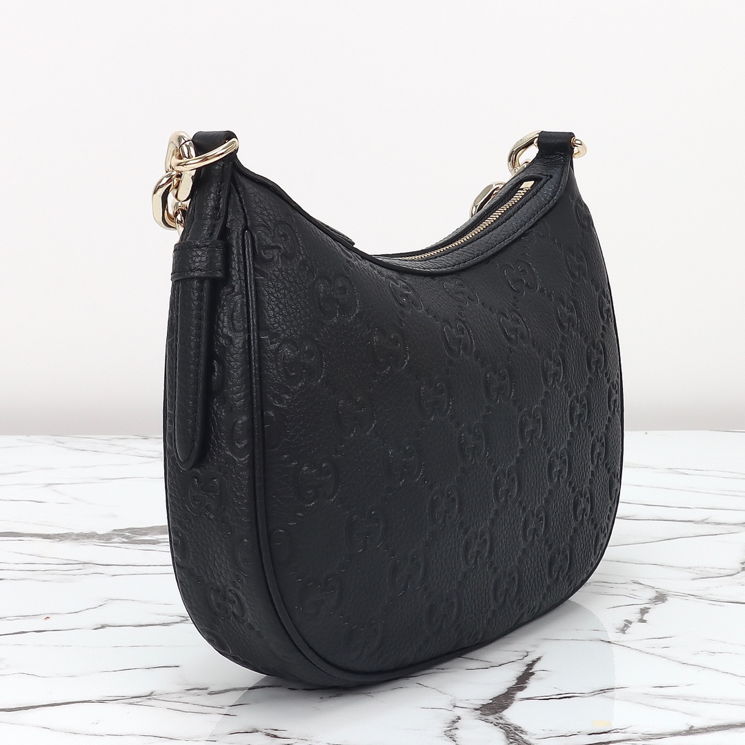 Gucci GG Emblem Medium Shoulder Bag 815409 AAEEM 1000