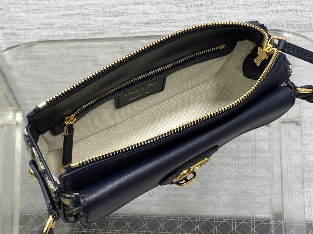 Dior 30Montaigne Poet Handbag
