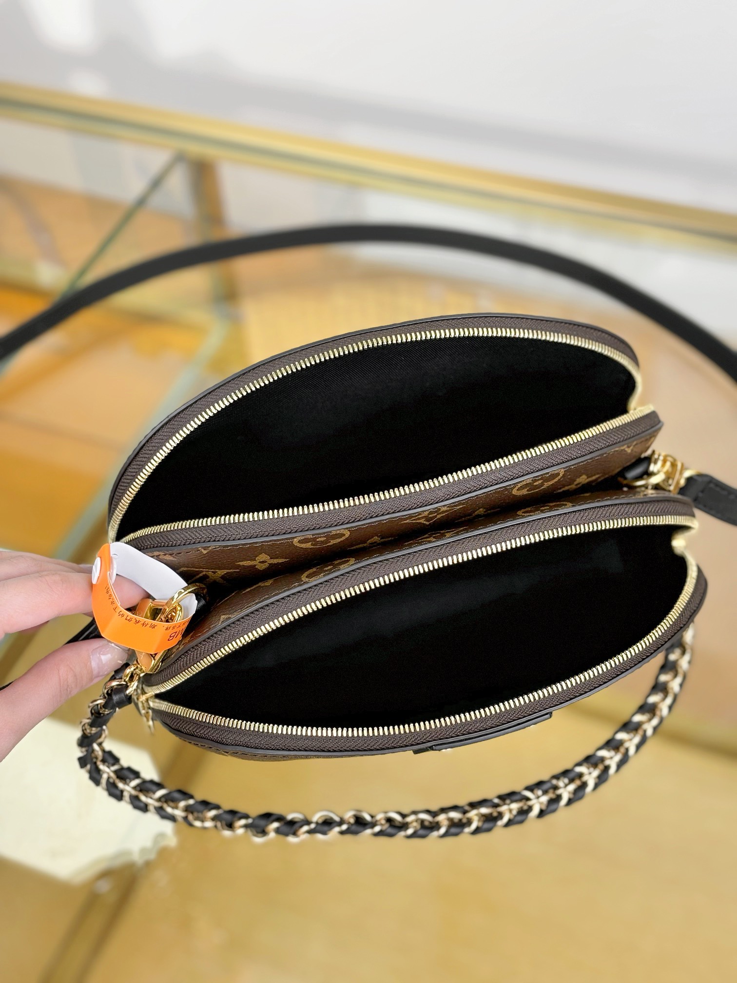 Louis Vuitton BE ALMA Handbag M12996