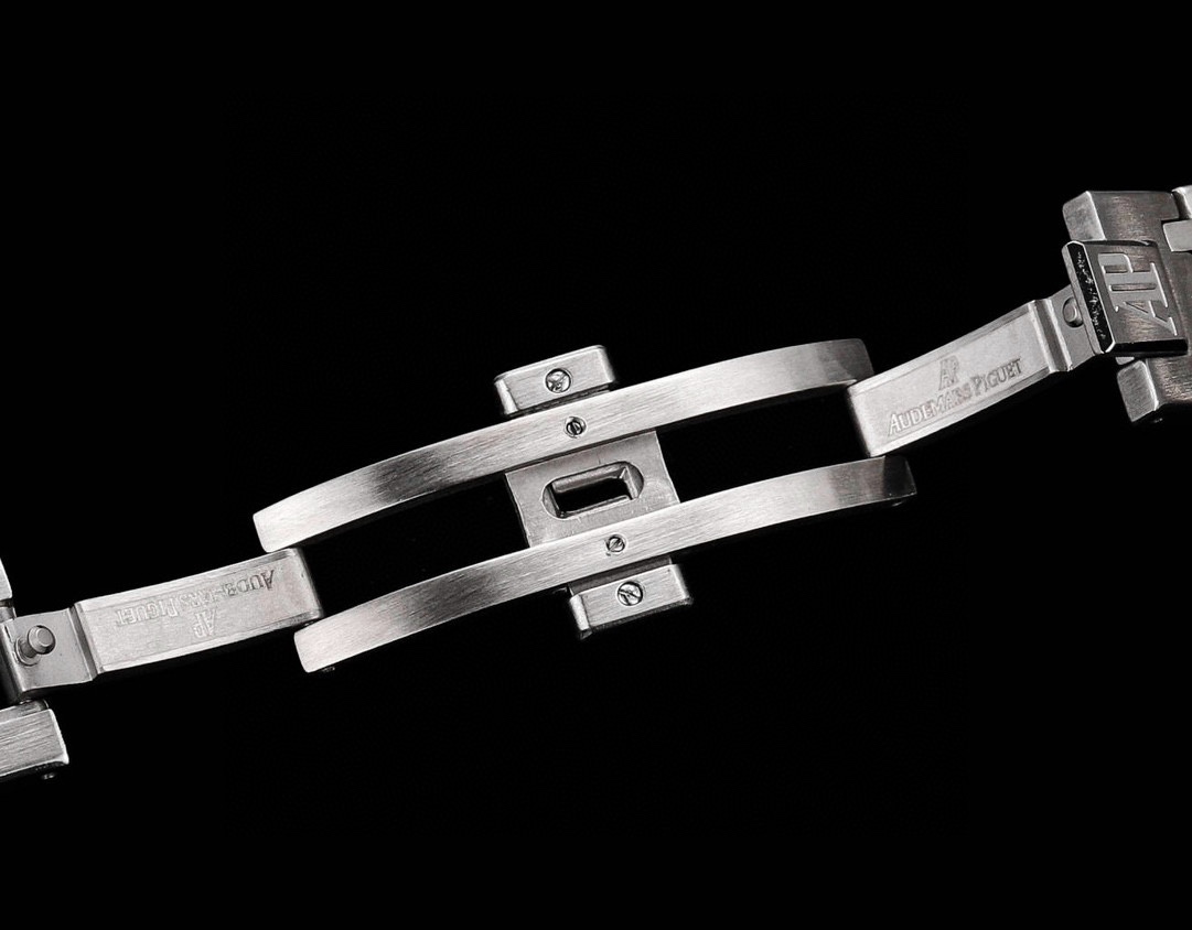 Audemars piguet Royal Oak series 26715BC.ZZ.1356BC.01