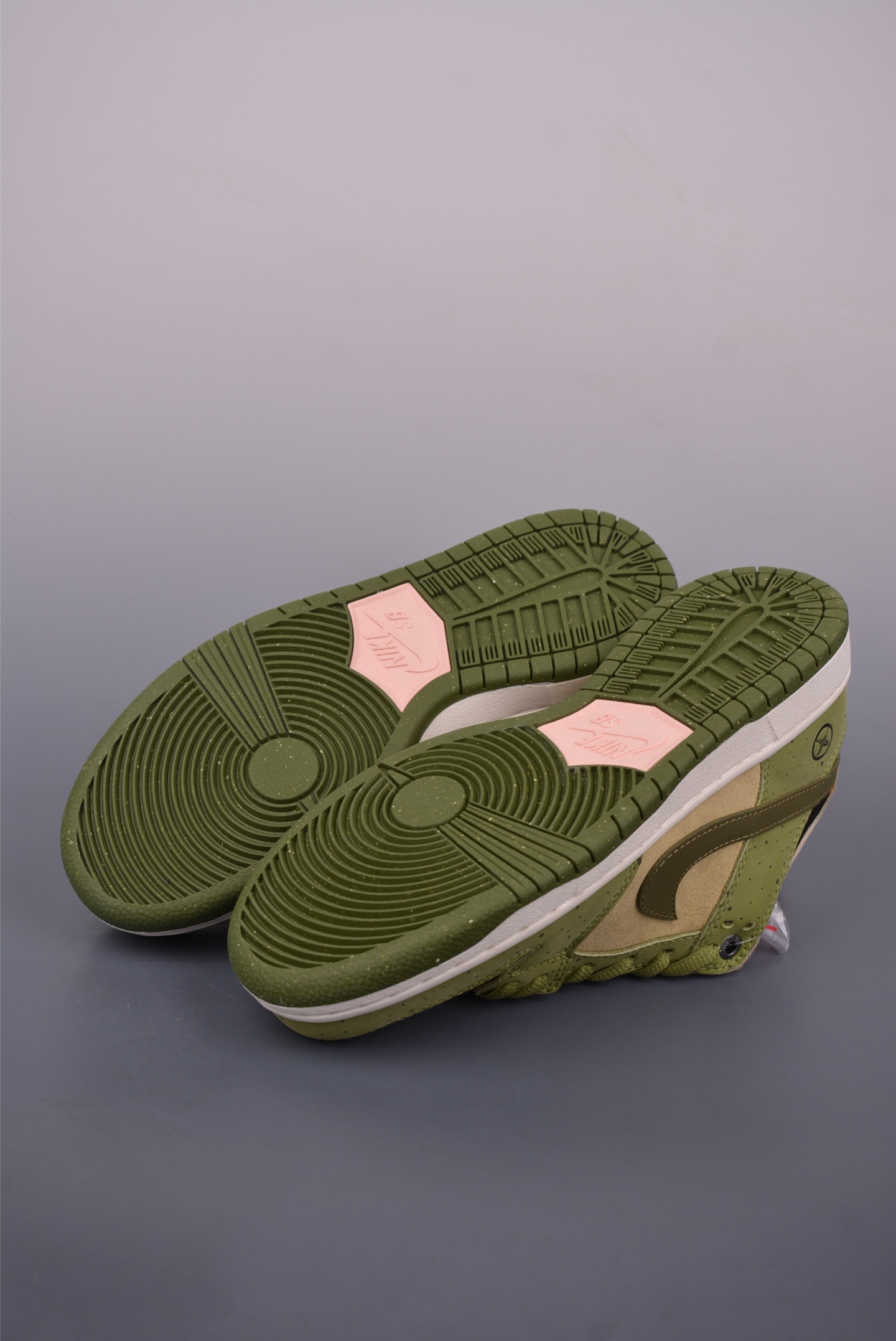 Yuto Horigome x Nike Dunk SB Low “Asparagus”HF8022-300