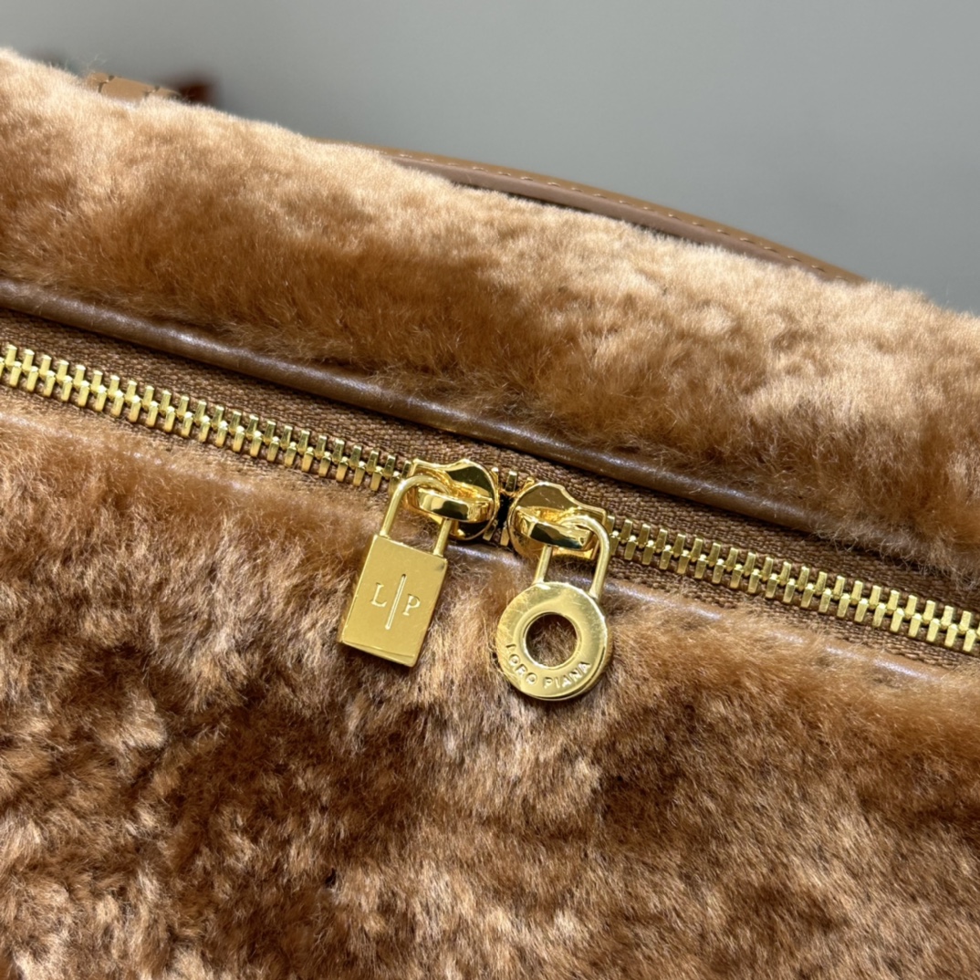 Loro Piana Extra pocket L19 series handbag