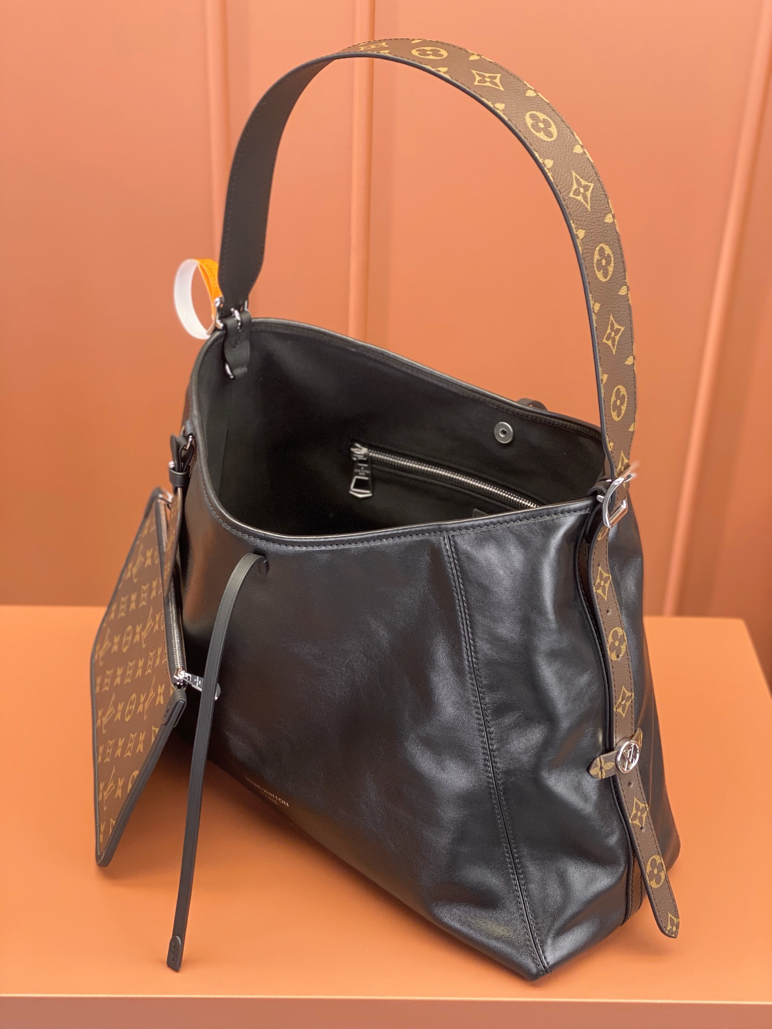 Louis Vuitton CARRYALL DARK Medium Handbag M25143