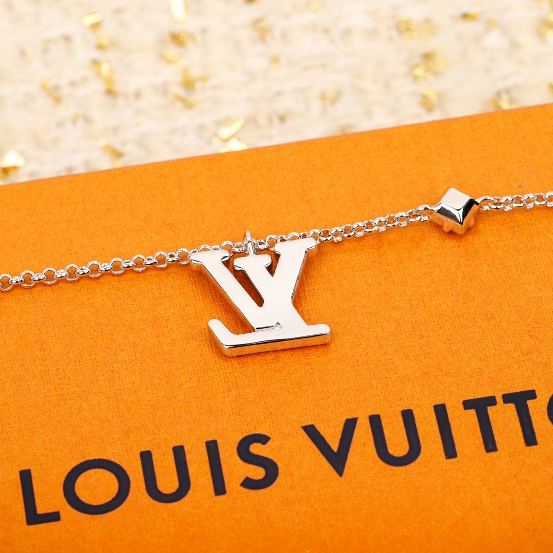 Louis Vuitton Double Diamond Necklace