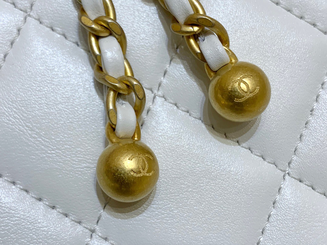 Chanel 2021 Early Fall Haute Couture Collection Double Gold Bead Chain Bag AP2649
