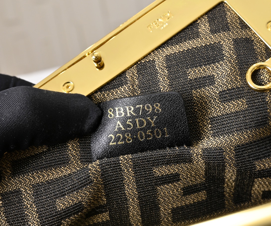 FENDI First Shoulder Bag 80016