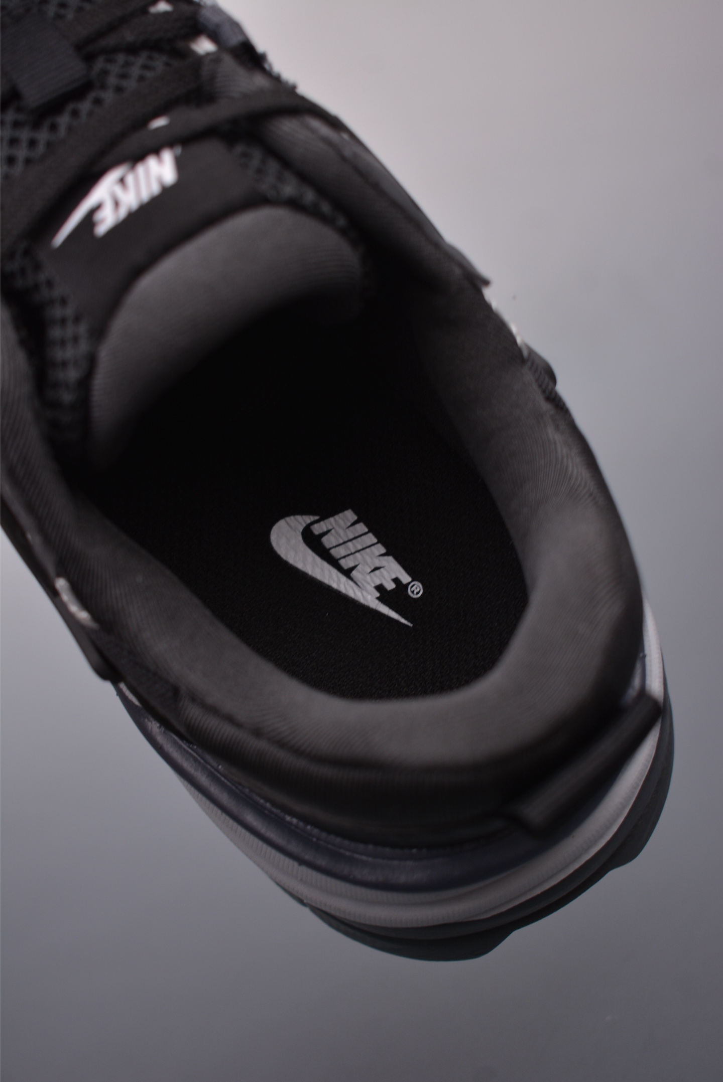 Nike Wmns V2K Runtekk LowBlack Metallic Silver FD0736-005