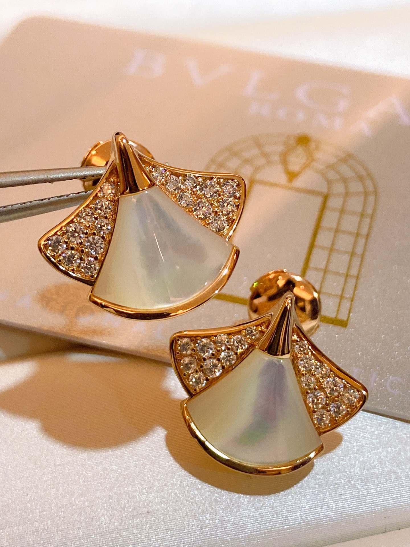 Bulgari diva white mother-of-pearl earrings