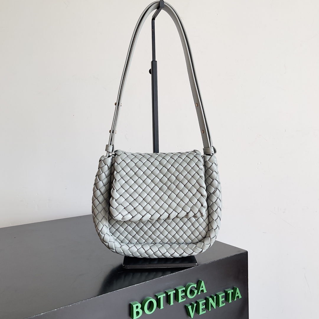 Bottega Veneta mini cobble bag 762711
