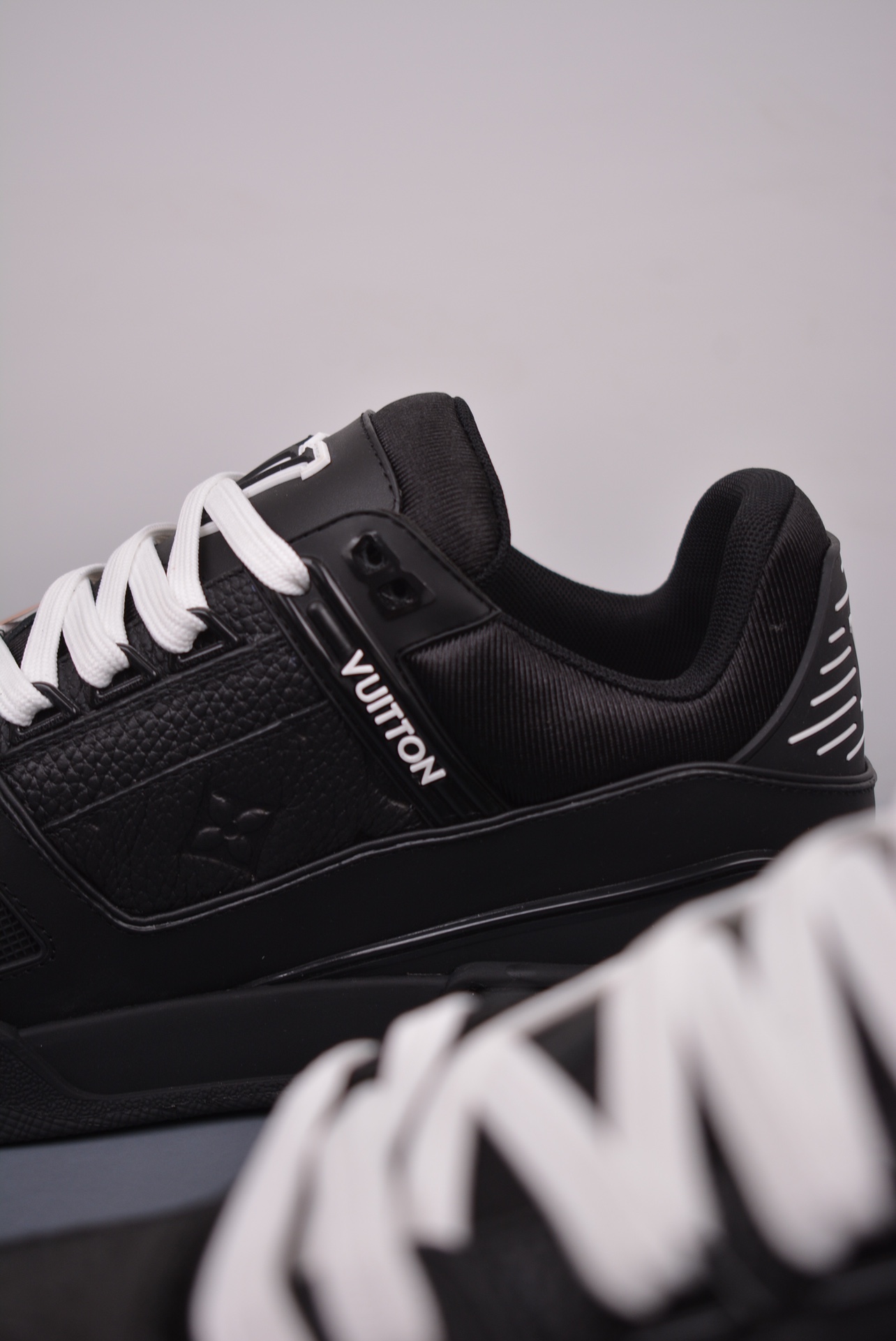 Louis Vuitton Trainer Sneaker Low Black and White Embossed 1AAREW