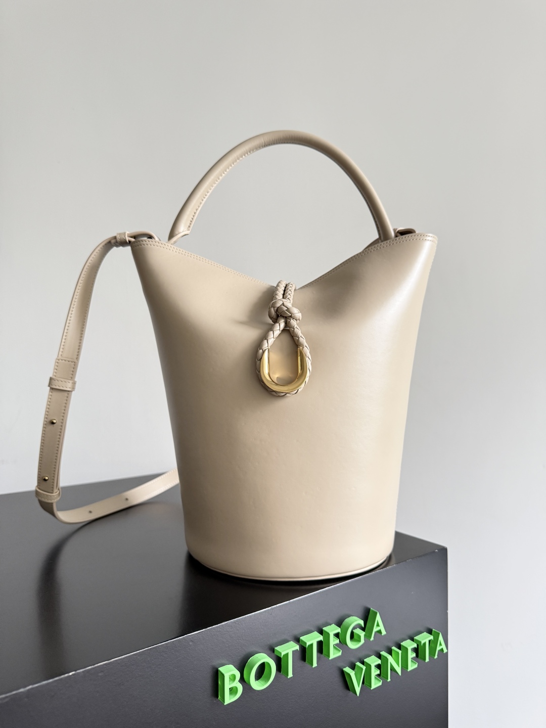 Bottega Veneta 2025 New Arrival Women's LIBERTA Small Bucket Bag 806038