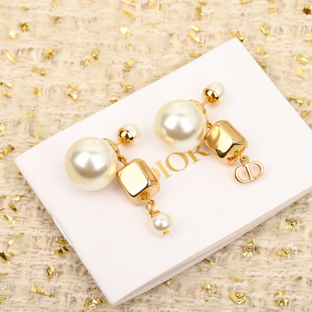 Dior Large and small pearls and diamond earrings