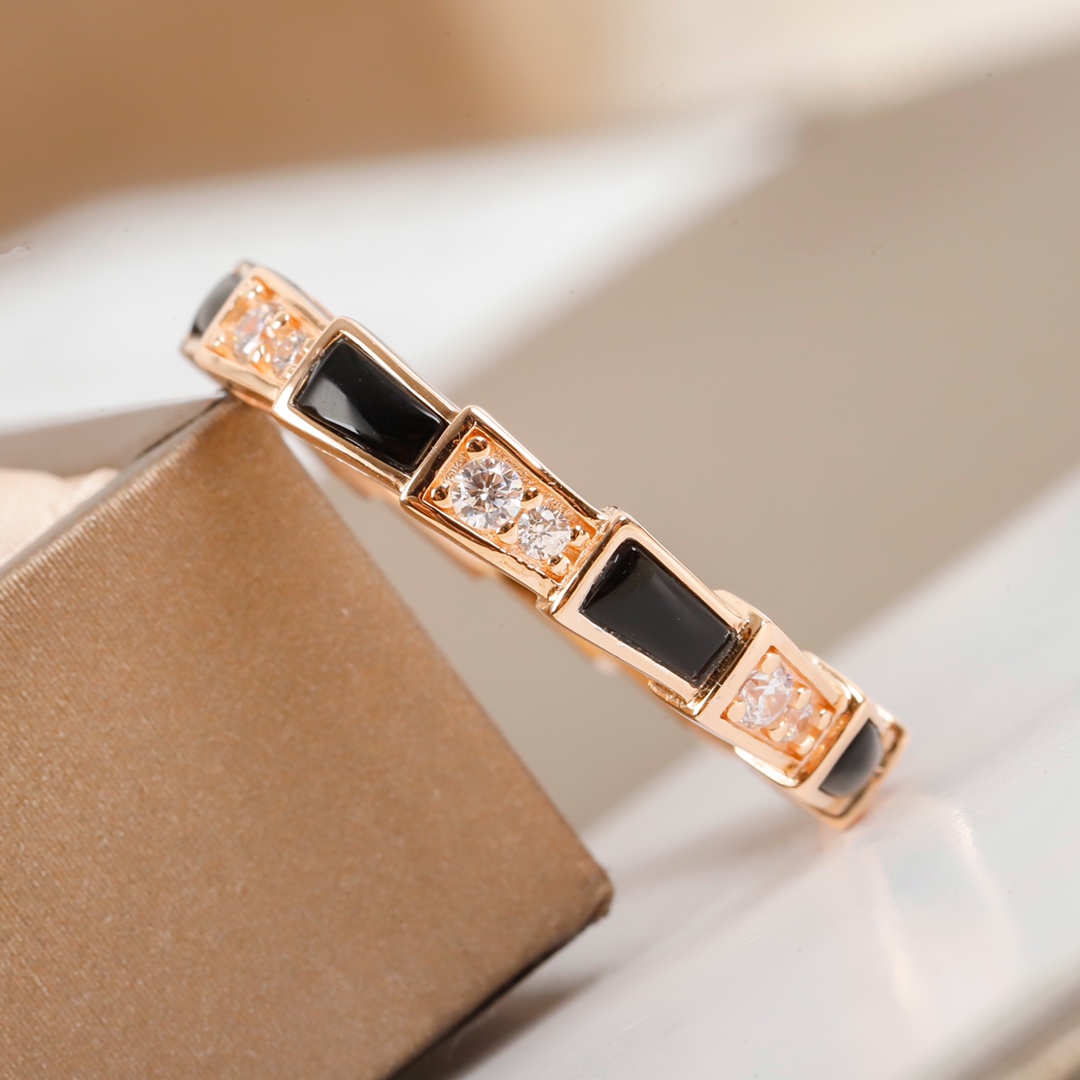 Bulgari Serpenti series mother-of-pearl diamond ring